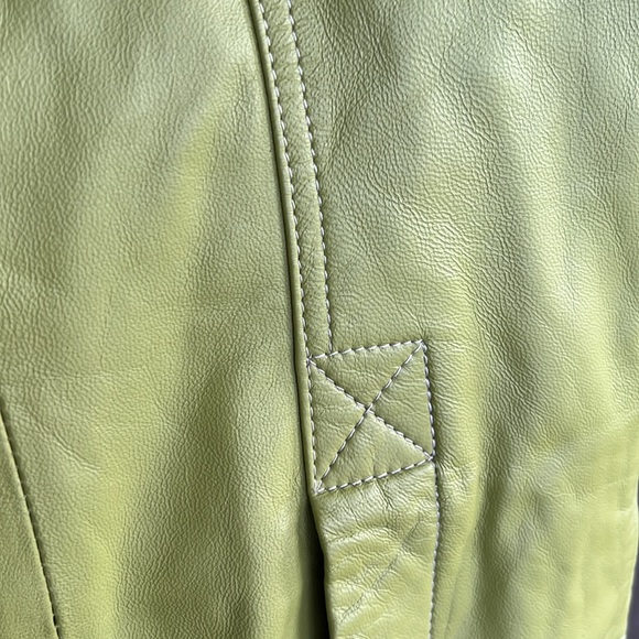 Make a statement in this jacket! - Picture 5 of 5